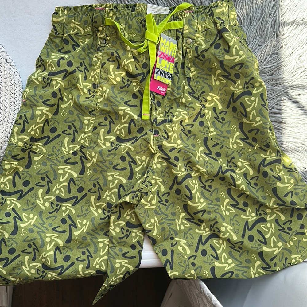 Size medium Zumba cargo shorts brand new